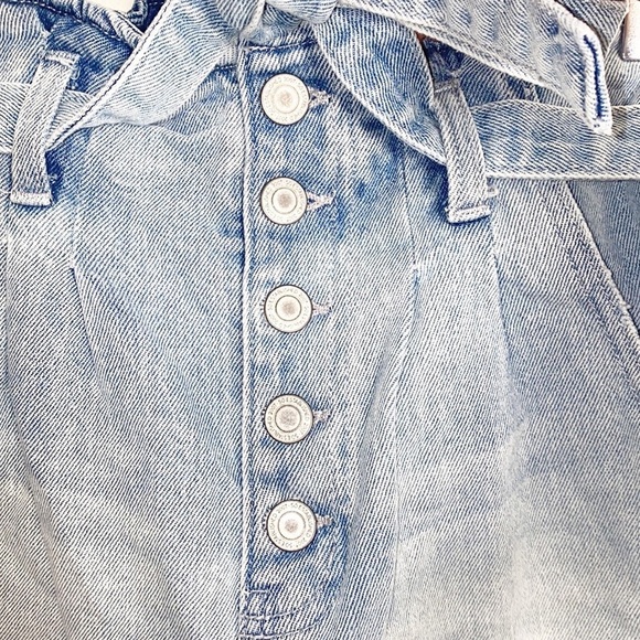 SO High Rise Vintage Stretch Light Wash Paperbag Mom Shorts - Picture 4 of 12